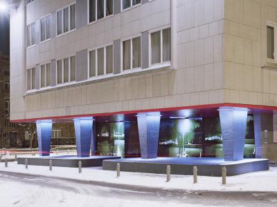 Rubis, je peux là contre (2009), HBM bâtiment &quot;Le relais&quot;, Le Foyer Ixellois, Ixelles. Bruxelles. © David Marlé.